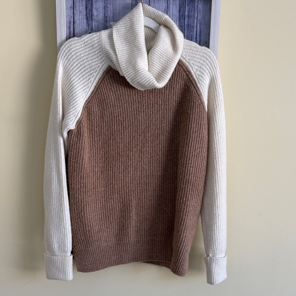 🍁Brown and Cream Turtleneck Sweater🍁